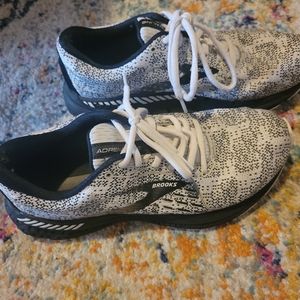 Brooks size 7.5.